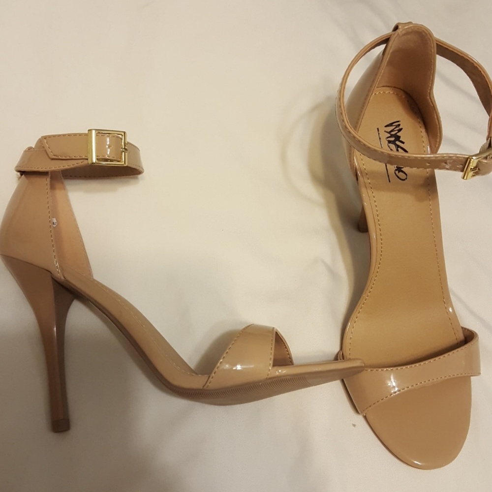 High heels - Picture 2 of 4